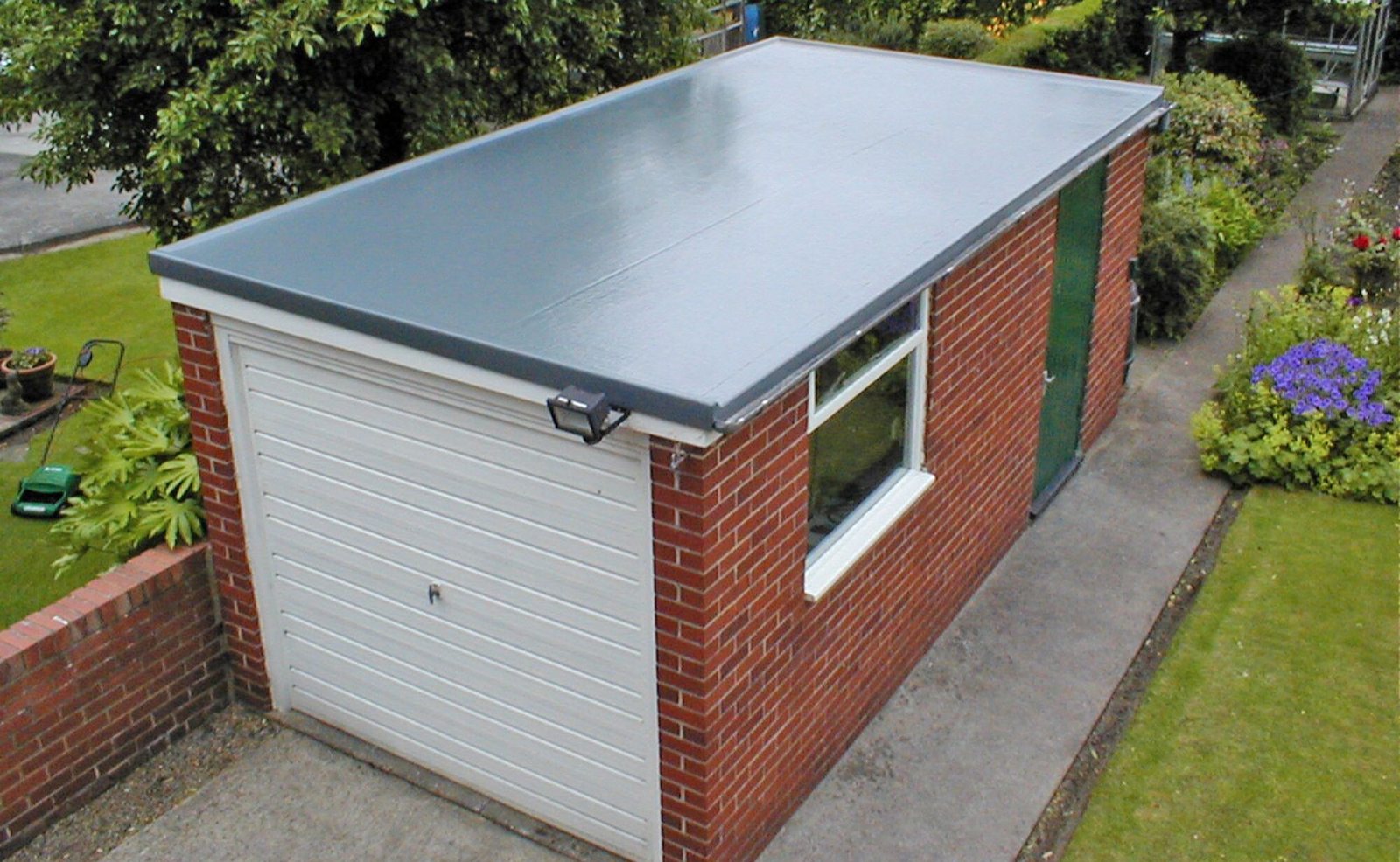 Flat roof on a residential garage